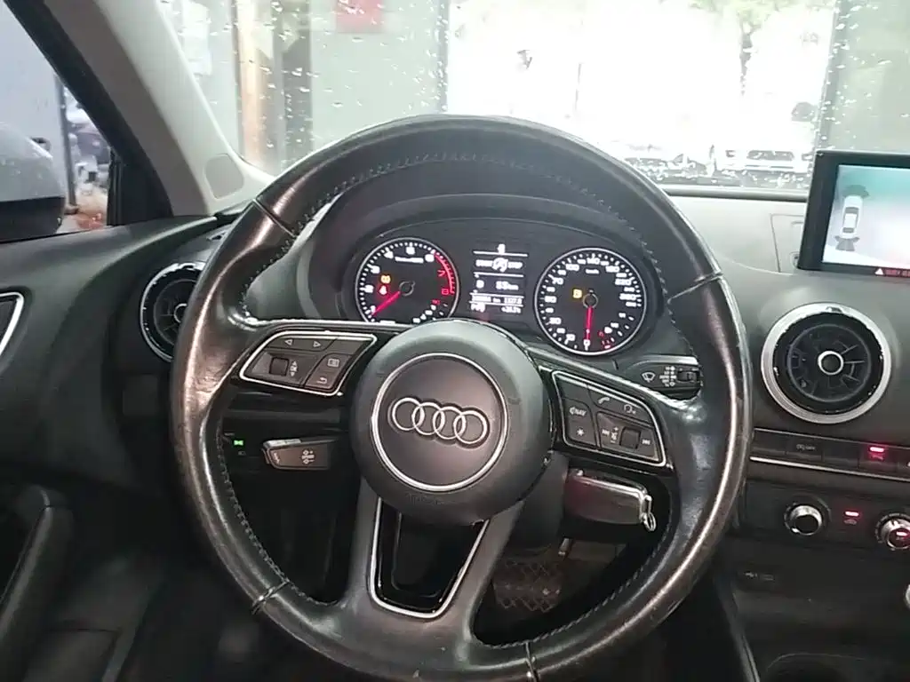 Audi A3 2018 — фото 11