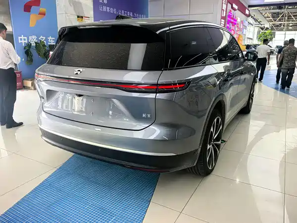 NIO ES8 2025
