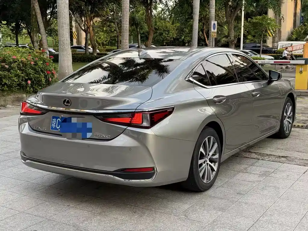Lexus ES 2019 — фото 9