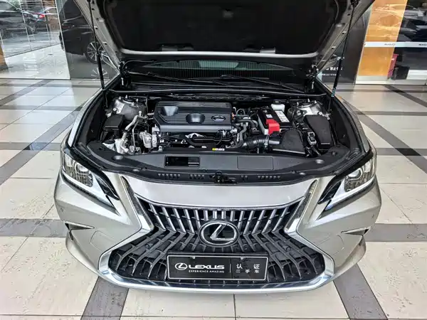 Lexus ES 2022