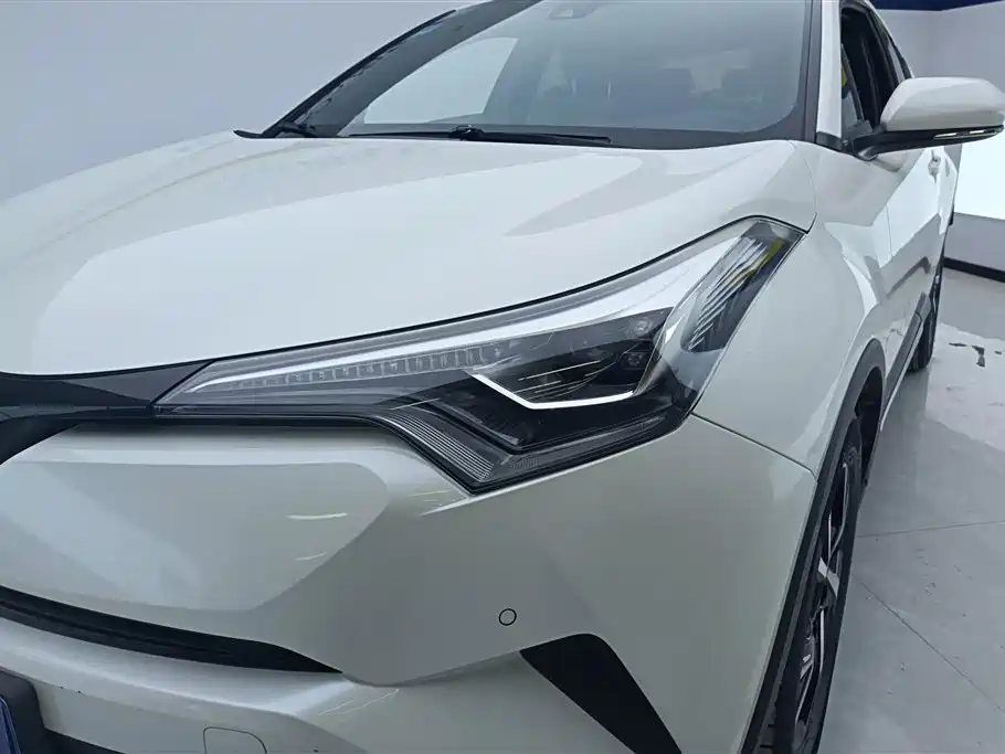 Toyota C-HR 2020 — фото 5