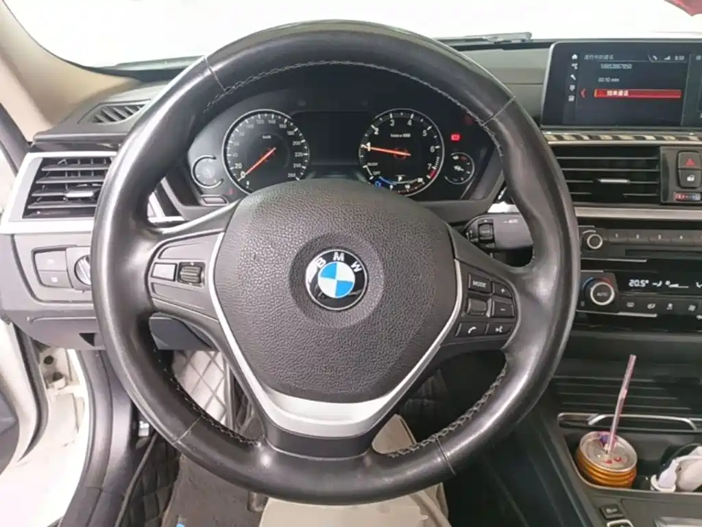 BMW 3 Series 2019 — фото 11