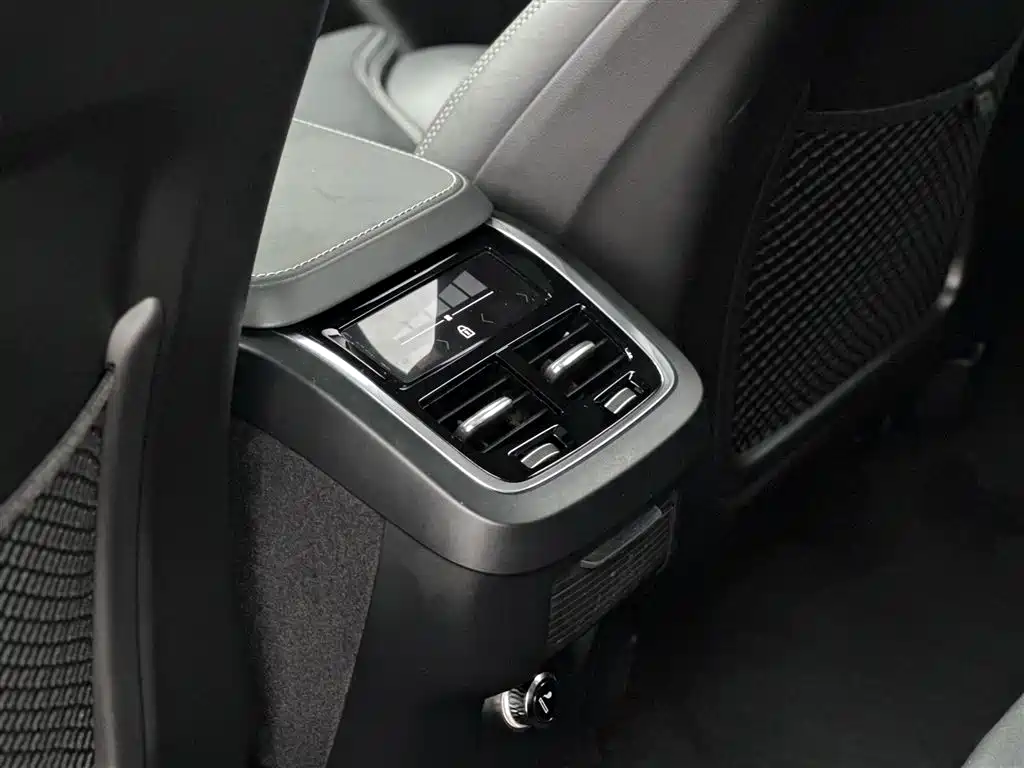 Volvo XC90 2020 — фото 15