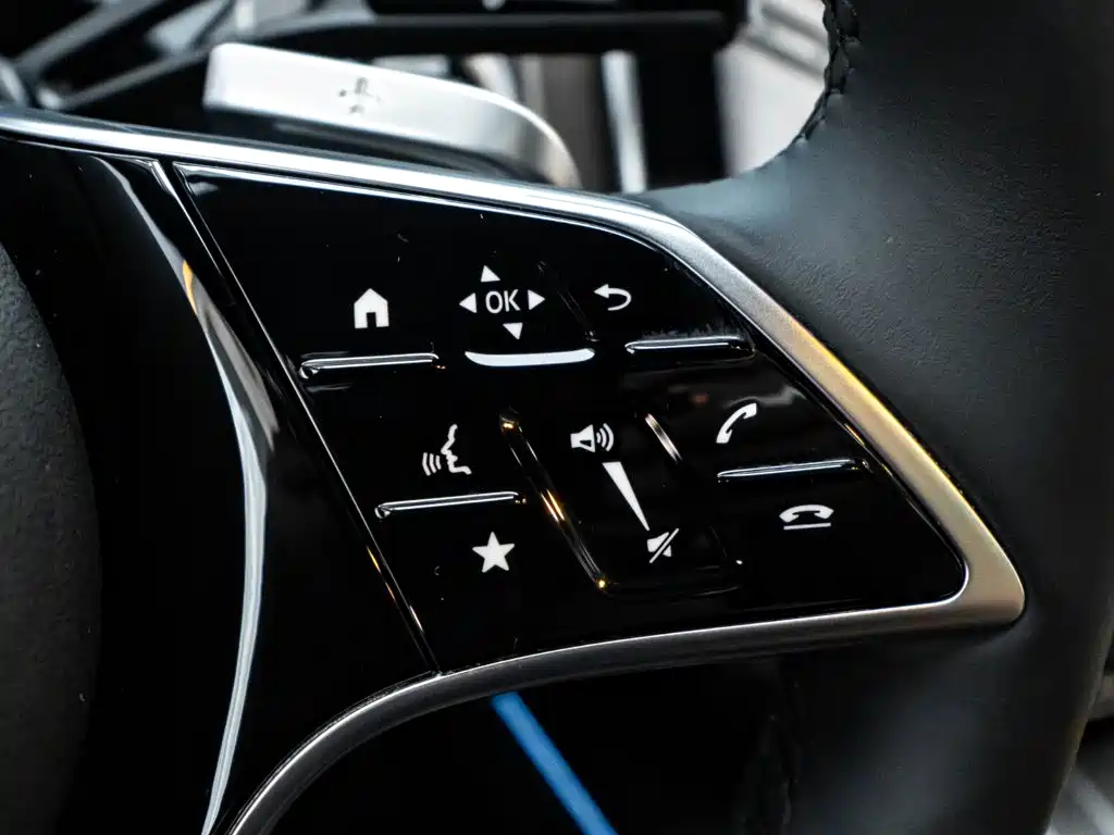 Mercedes-Benz E-Class 2025 — фото 16