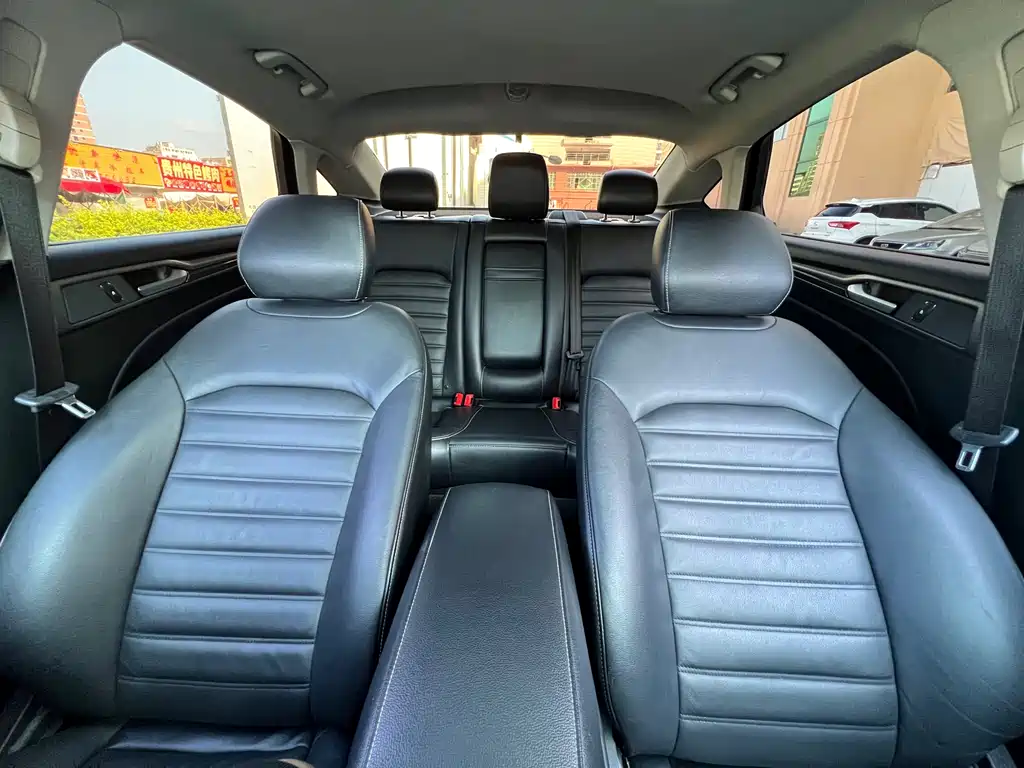 Ford Mondeo 2018 — фото 17