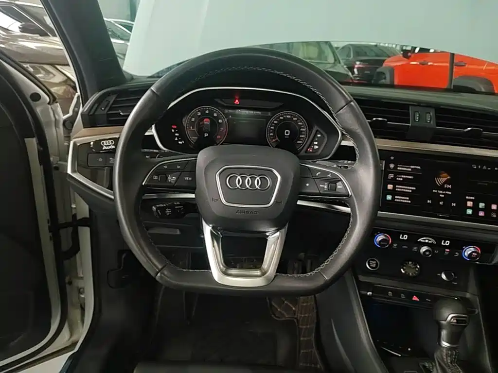 Audi Q3 2024 — фото 11