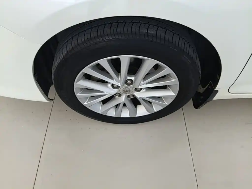 Toyota Camry 2015 — фото 23