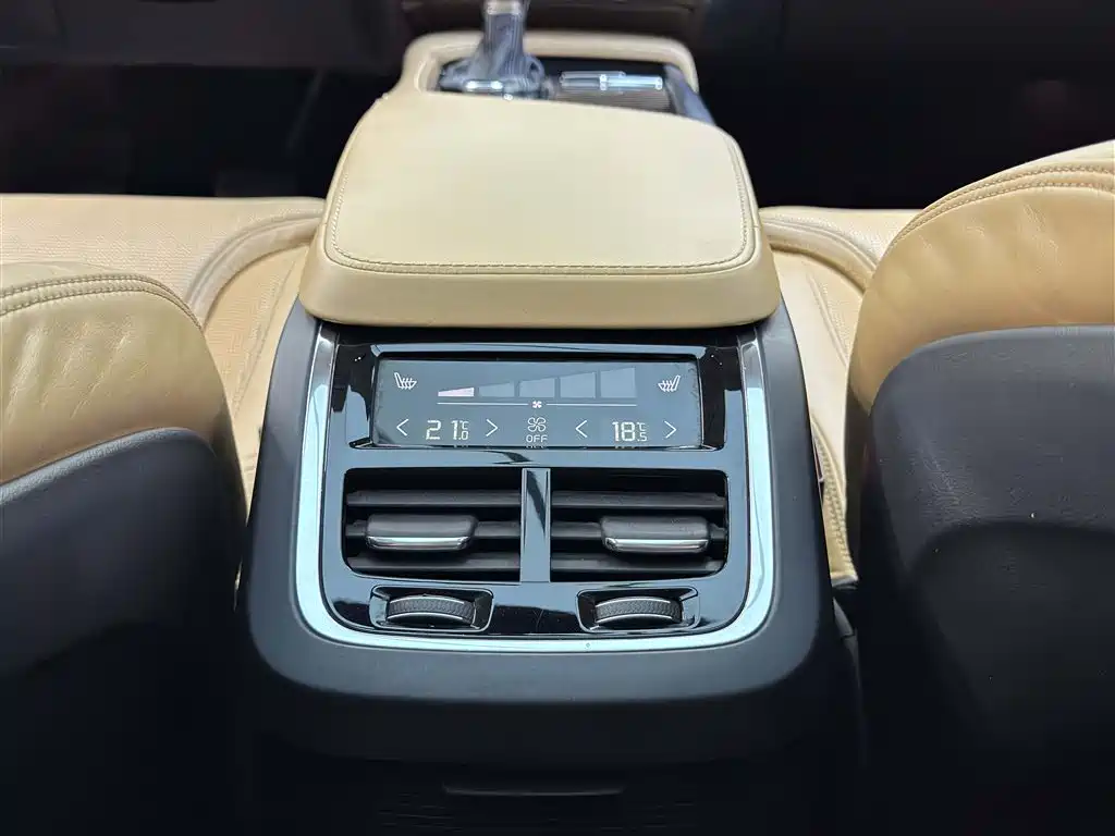 Volvo XC90 2015 — фото 11