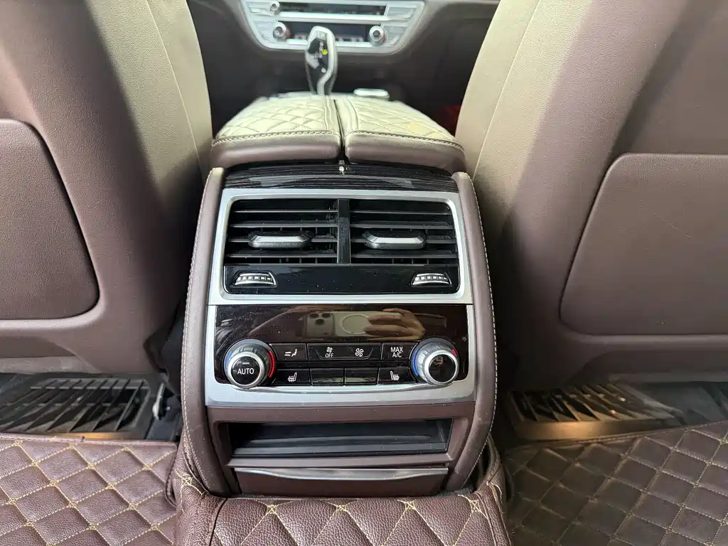 BMW 7 Series 2020 — фото 14