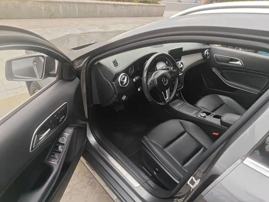 Mercedes-Benz GLA 2015 — фото 12