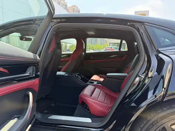 Porsche Panamera 2025