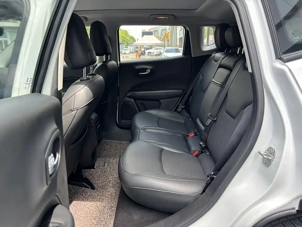 Jeep Compass 2020 — фото 14