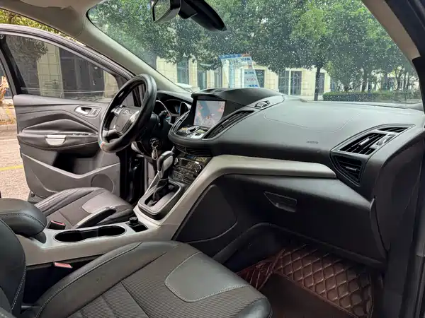 Ford Kuga 2014