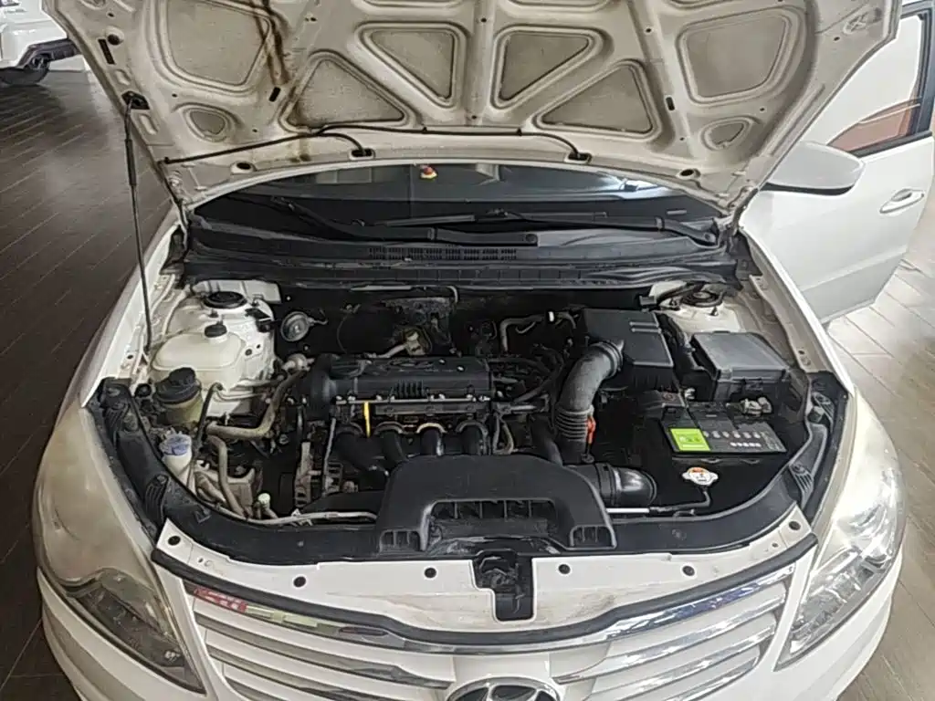 Hyundai Elantra 2014 — фото 20