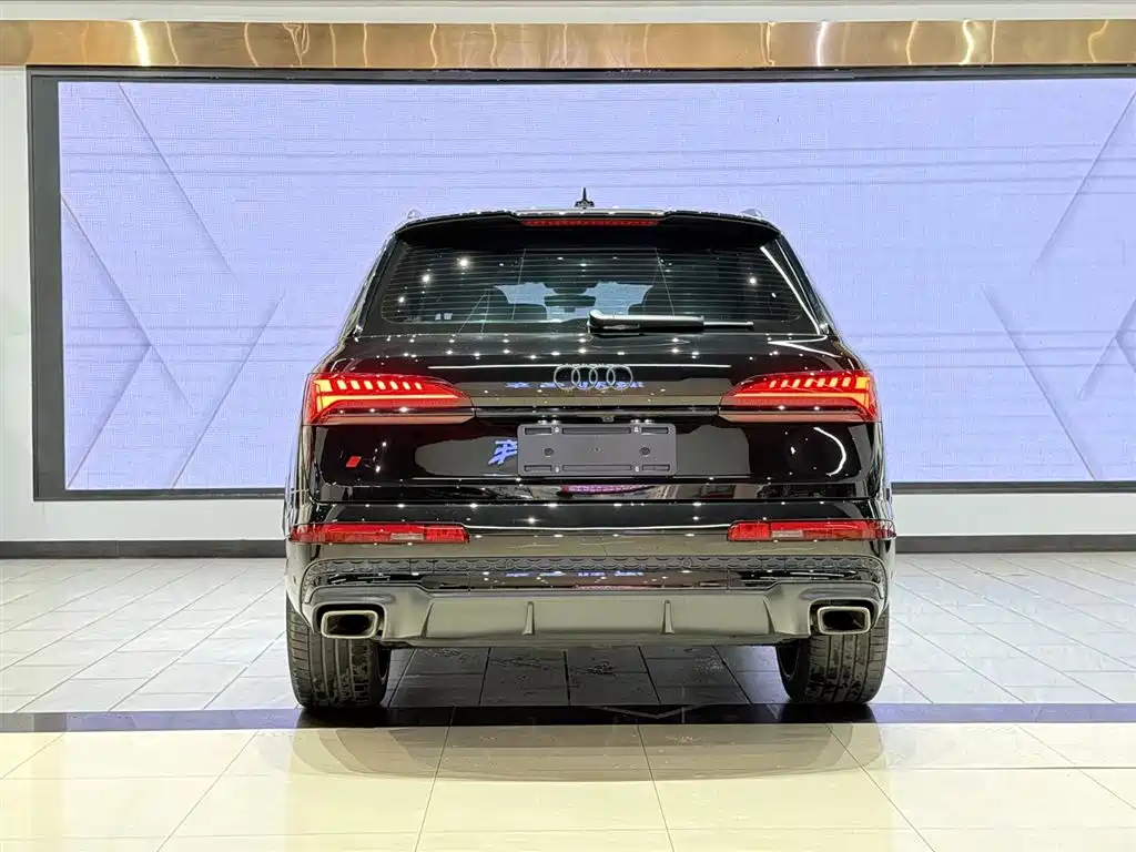 Audi Q7 2025 — фото 10