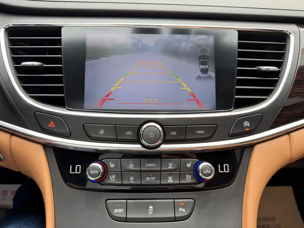 Buick LaCrosse 2017 — фото 13