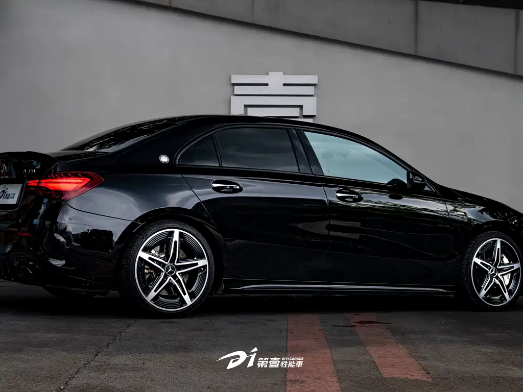 Mercedes-Benz A-Class AMG 2025 — фото 4
