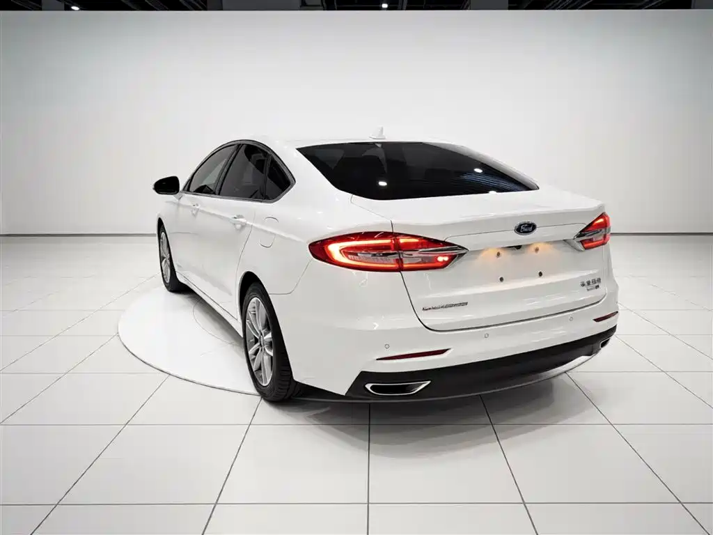 Ford Mondeo 2021 — фото 5