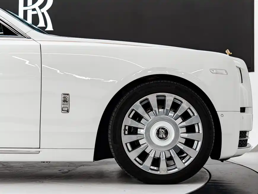 Rolls-Royce Phantom 2019 — фото 24