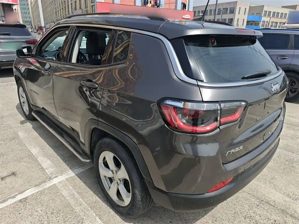 Jeep Compass 2018 — фото 23