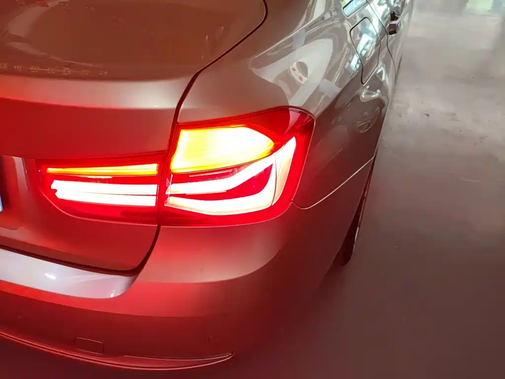 BMW 3 Series 2018 — фото 9