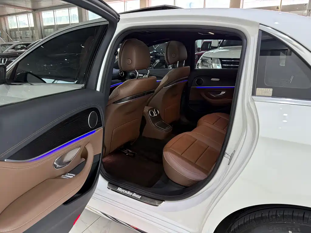 Mercedes-Benz E-Class 2023 — фото 8