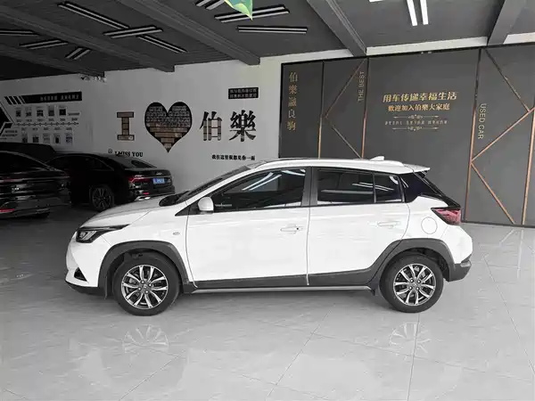 Toyota Yaris L 2021