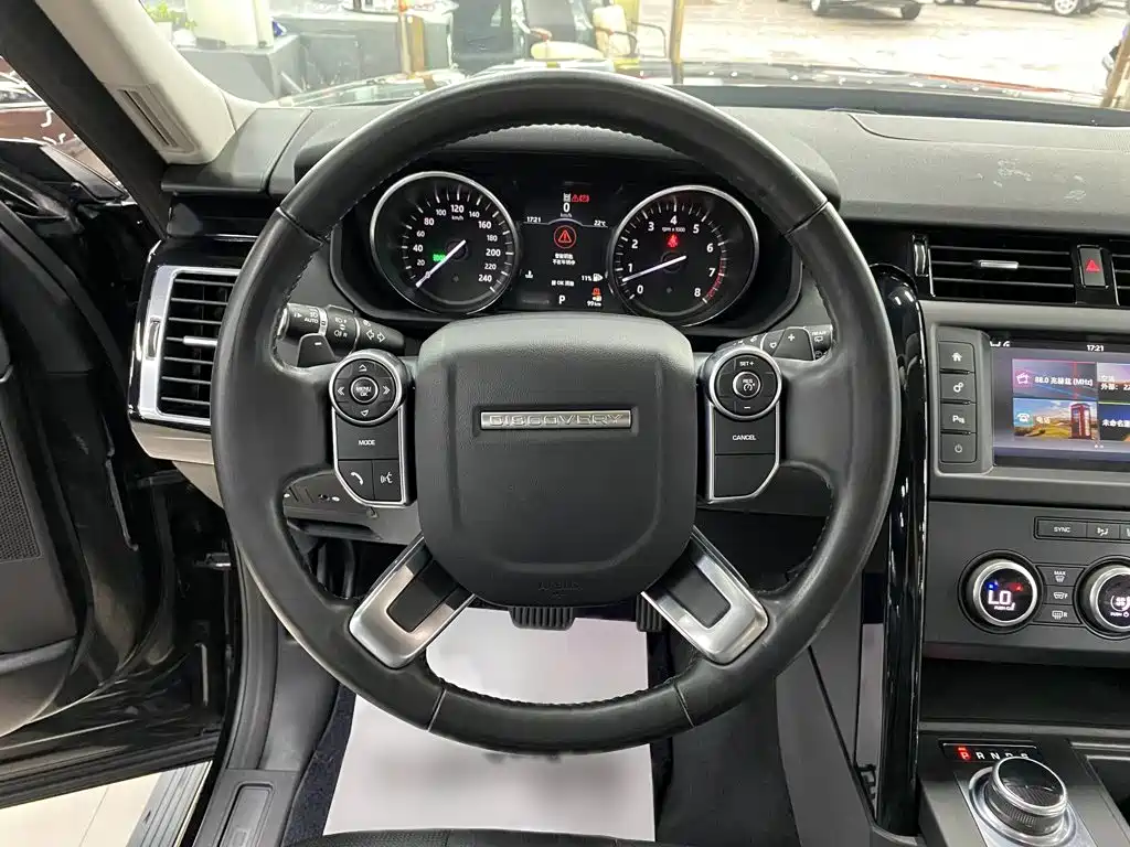 Land Rover Discovery 2018 — фото 15