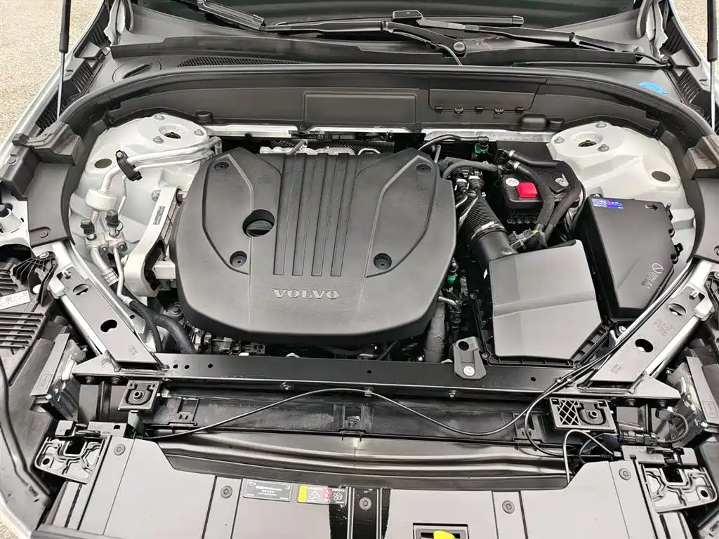 Volvo XC60 2025 — фото 11