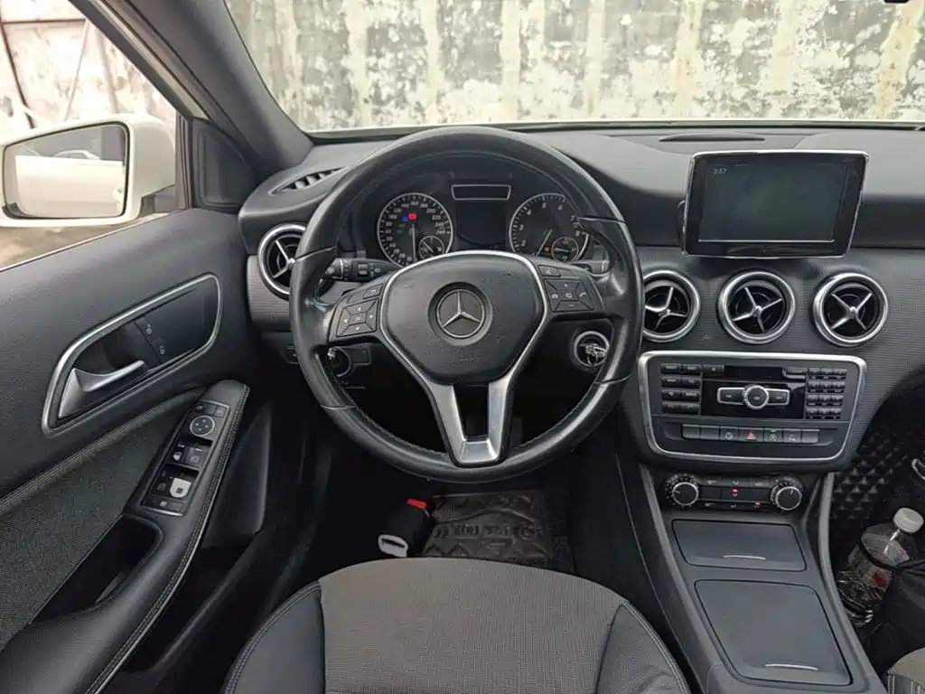 Mercedes-Benz A-Class 2016 — фото 11