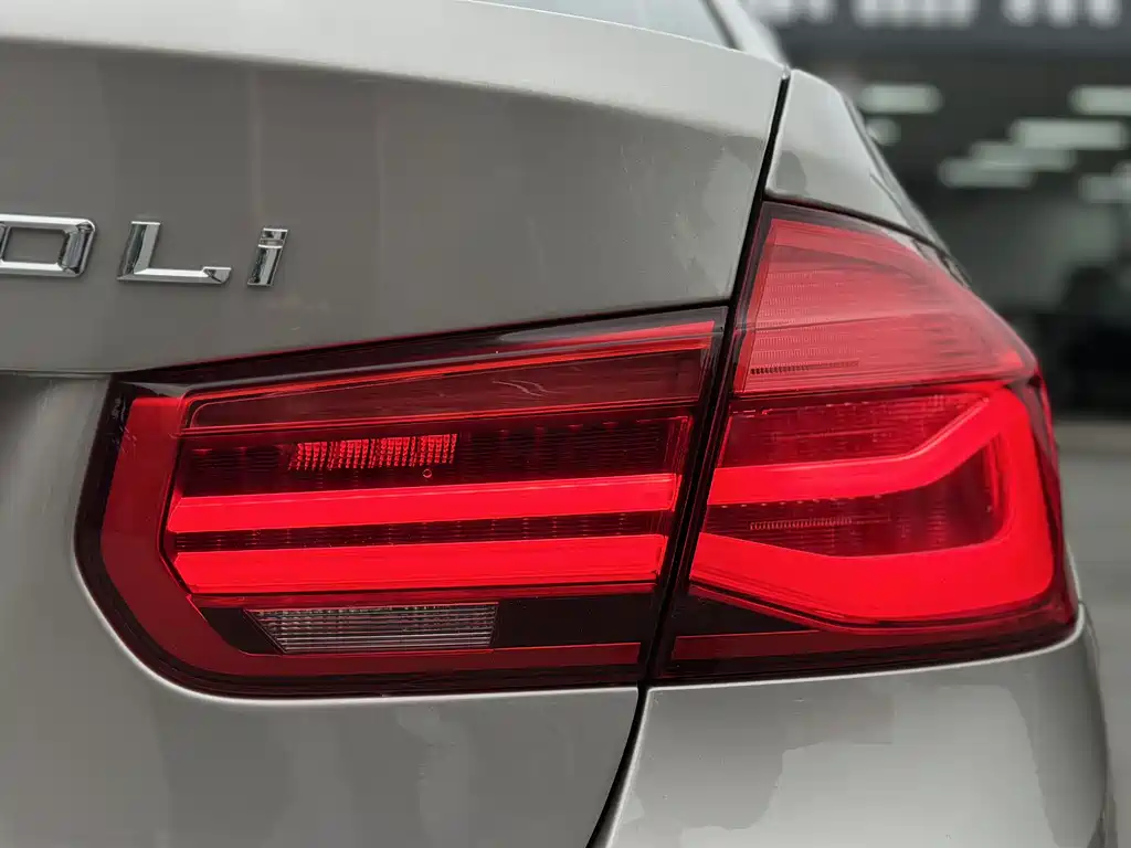BMW 3 Series 2019 — фото 5