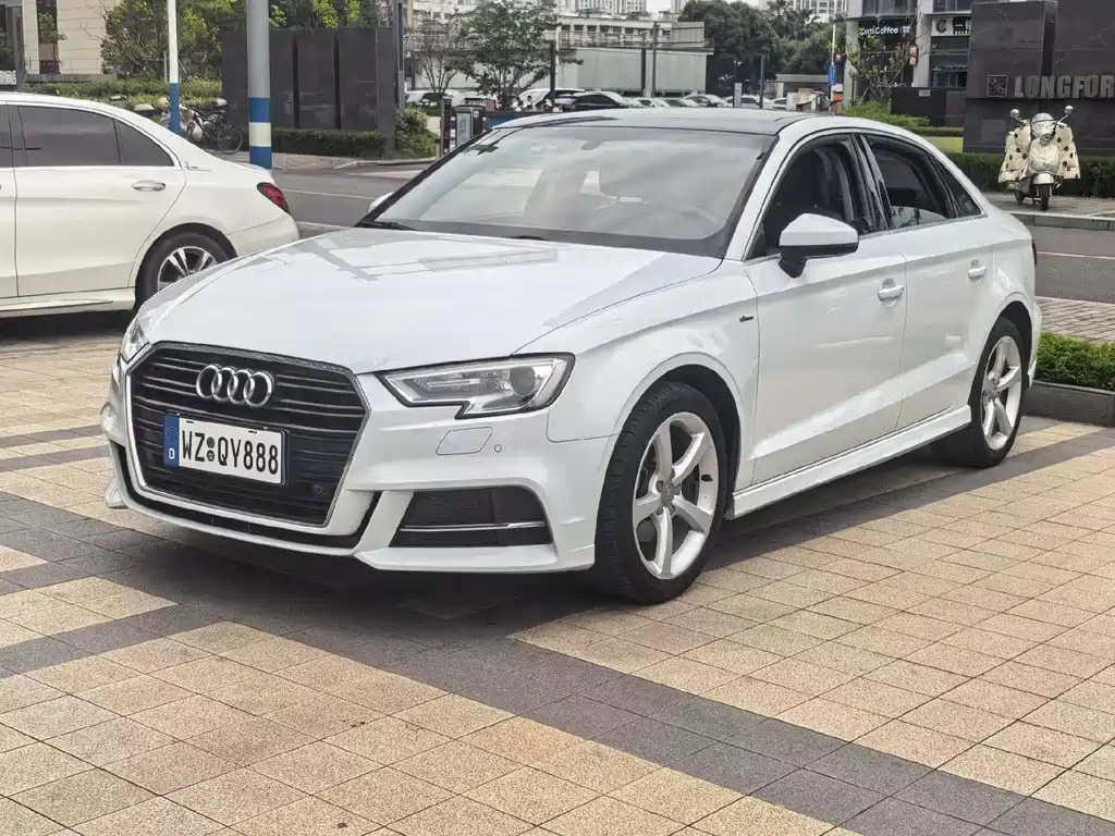 Audi A3 2018 — фото 1