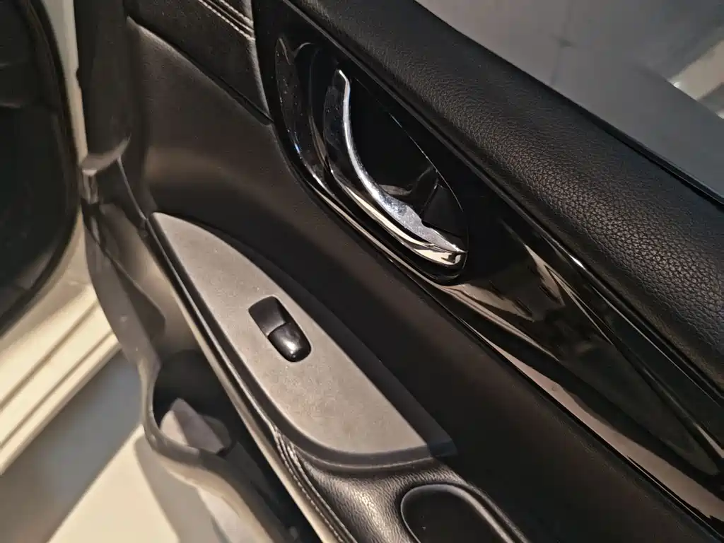 Nissan Tiida 2019 — фото 12