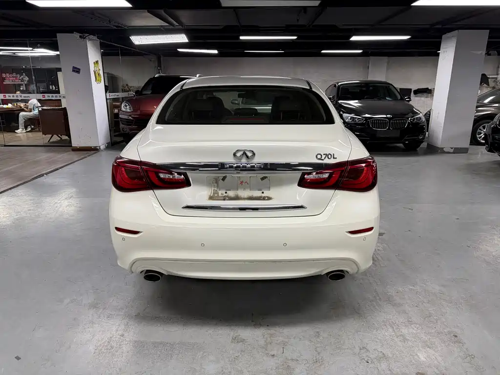 Infiniti Q70 2016
