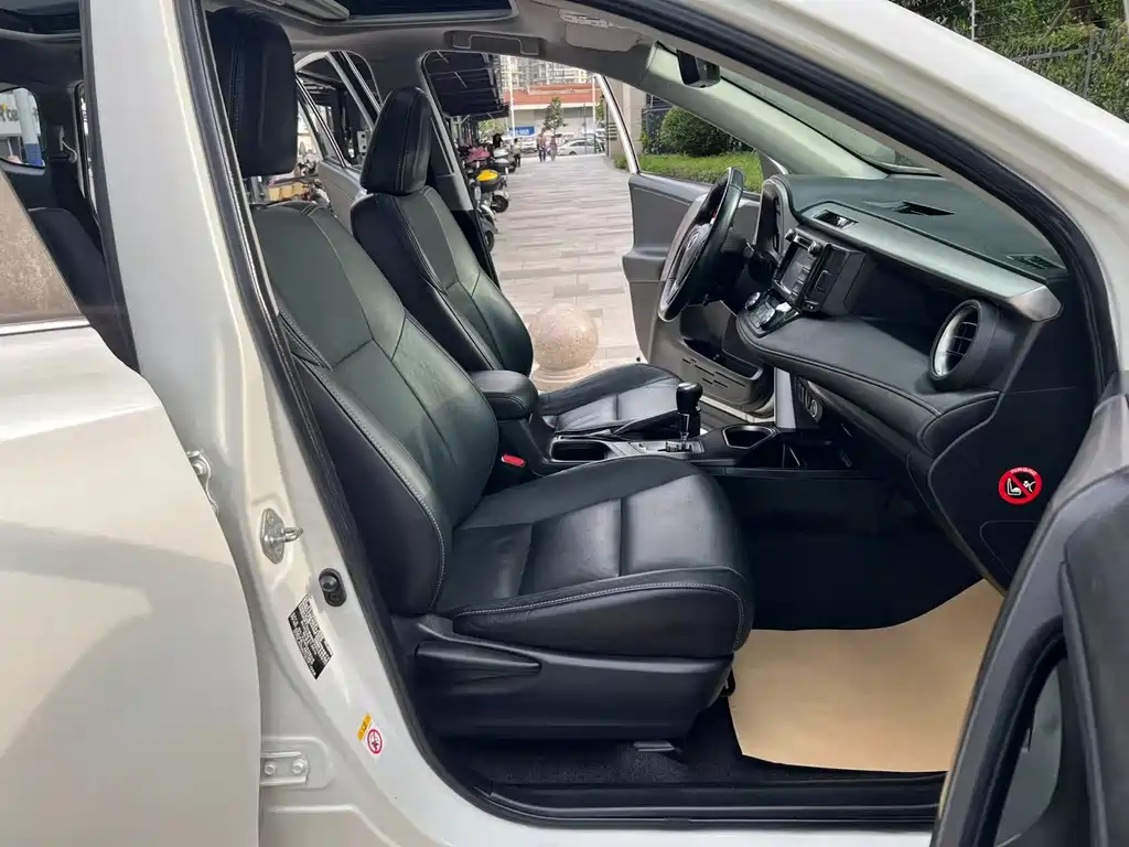 Toyota RAV4 2016 — фото 8