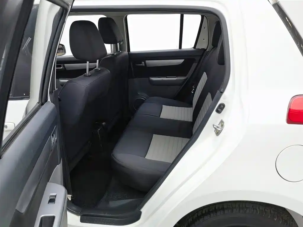 Suzuki Swift 2015 — фото 15