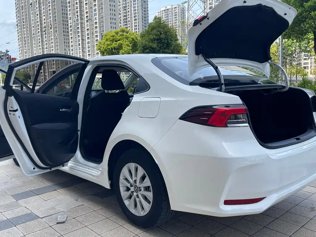 Toyota Corolla 2023 — фото 16