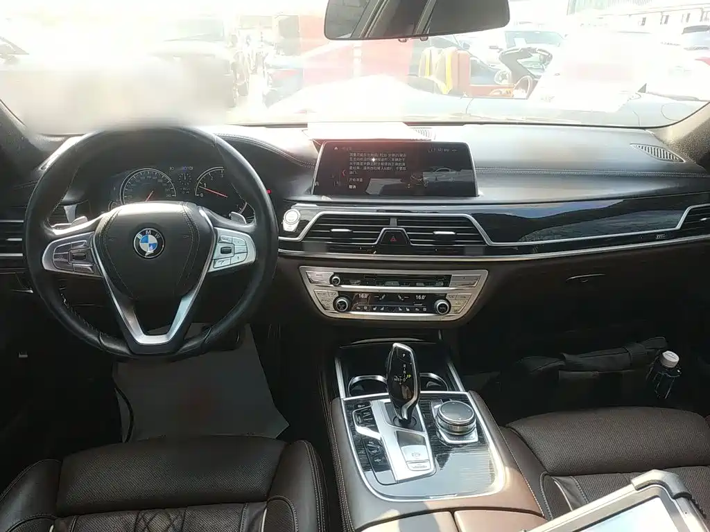 BMW 7 Series 2018 — фото 6