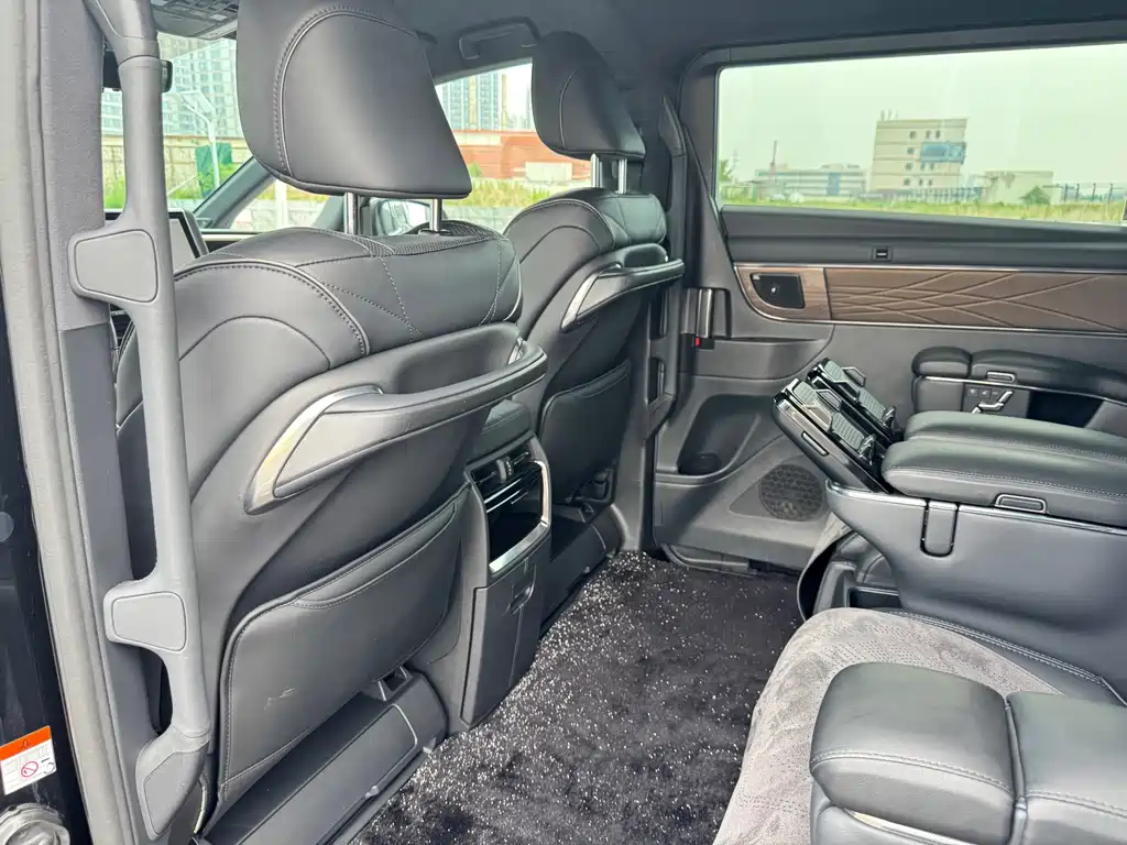 Toyota Alphard 2024 — фото 17