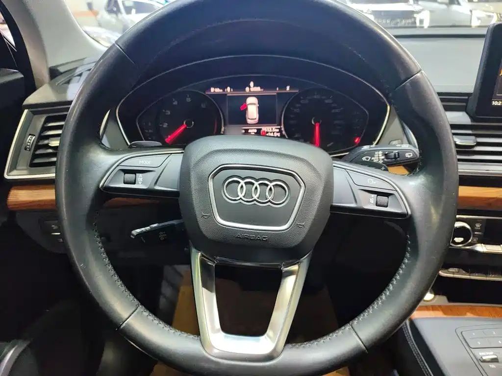 Audi Q5L 2021 — фото 11