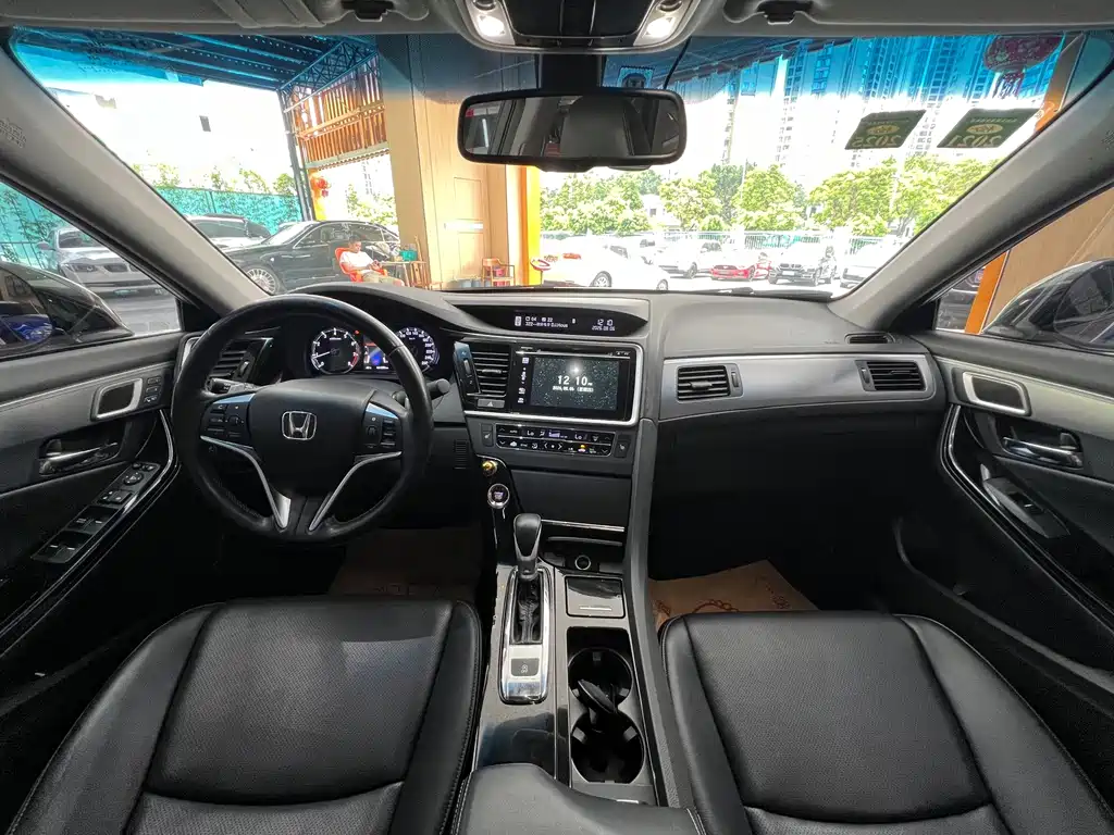 Honda Spirior 2015 — фото 8
