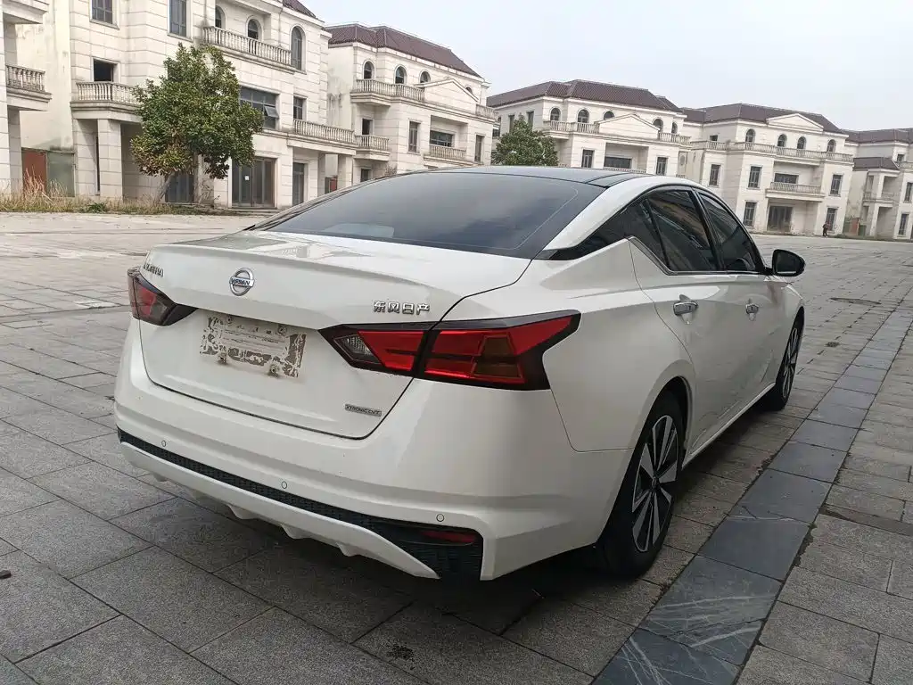 Nissan Teana 2022