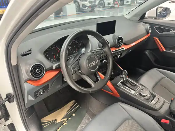 Audi Q2L 2019
