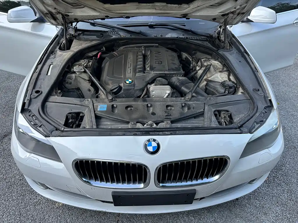 BMW 5 Series 2011 — фото 19