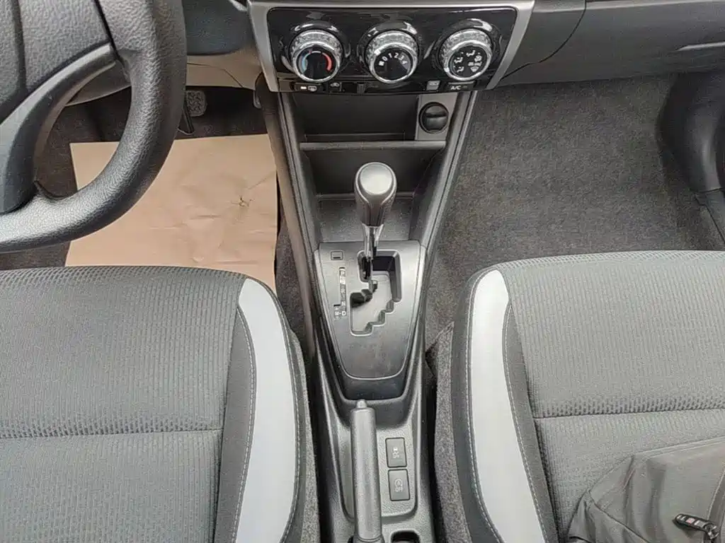 Toyota Yaris L 2021 — фото 14