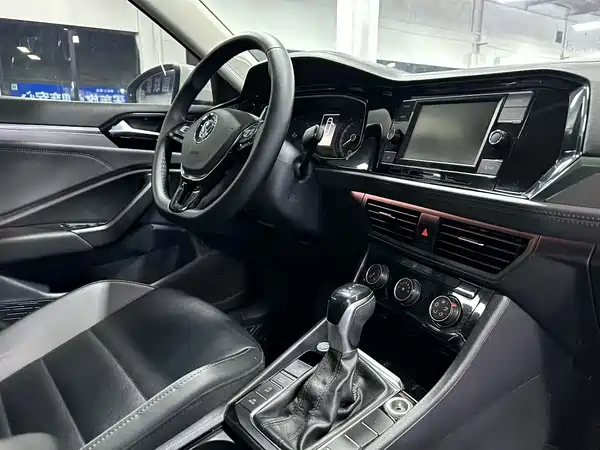 Volkswagen Sagitar 2020