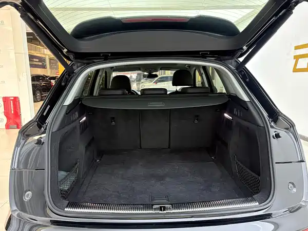 Audi Q5L 2020