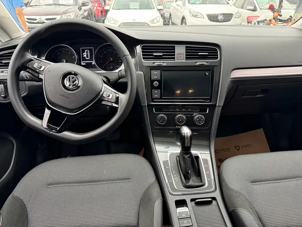 Volkswagen Golf 2019 — фото 10