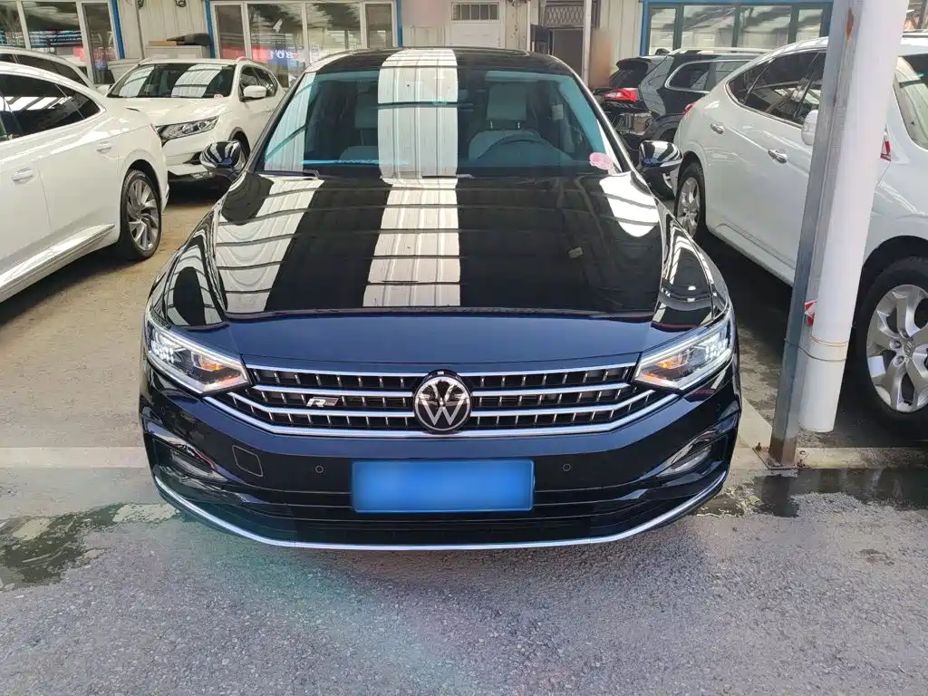 Volkswagen Magotan 2025