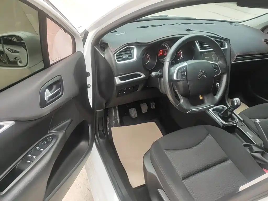 Citroën C4L 2016 — фото 16